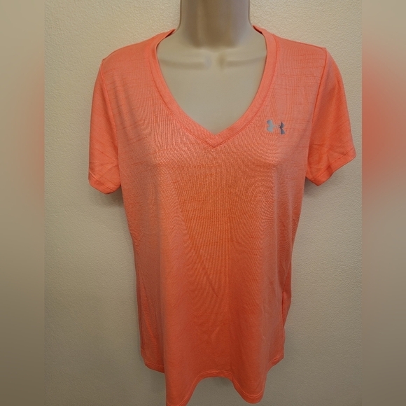 EUC Under Armour Ladies Loose Fit Heat Hear T-Shirt - Picture 1 of 2